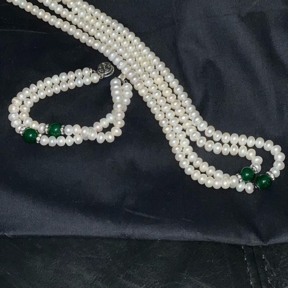 Elegant Pearl and Green Bead Jewelry Set